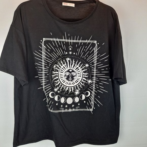 RuMwe Tops - Sun & Moon Phases T-Shirt Size M